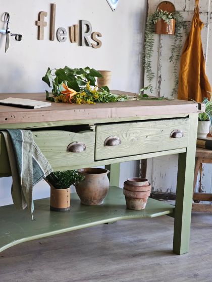 Ancien grand comptoir de fleuriste, meuble de métier établi