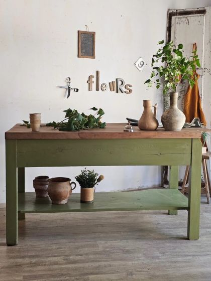 Ancien grand comptoir de fleuriste, meuble de métier établi