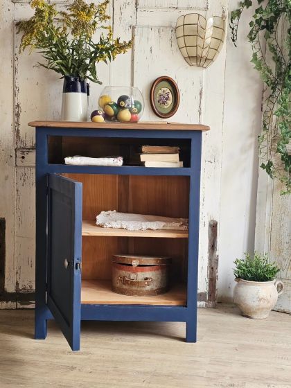 Ancien meuble d’appoint en noyer début XXe