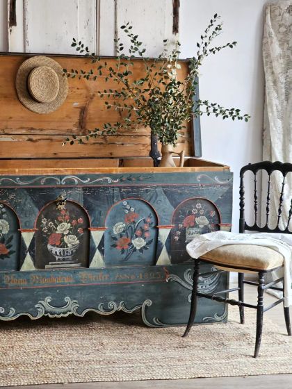 Grand coffre de mariage polychrome XXL à cinq arcades 1823