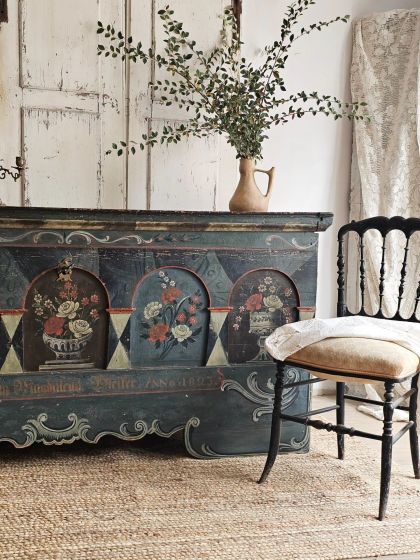 Grand coffre de mariage polychrome XXL à cinq arcades 1823