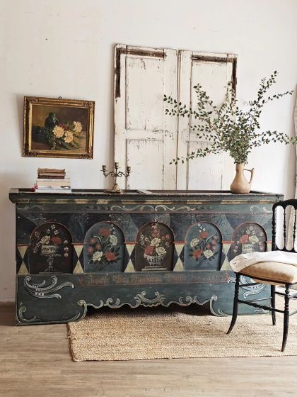 Grand coffre de mariage polychrome XXL à cinq arcades 1823