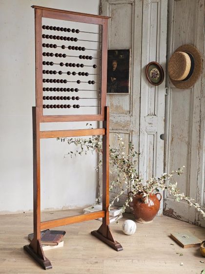 Magnifique ancien grand boulier d’école en hêtre sur pieds début XXe