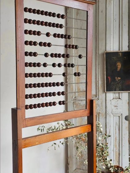 Magnifique ancien grand boulier d’école en hêtre sur pieds début XXe