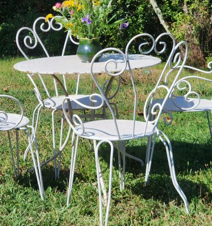 Ancien salon de jardin en fer forgé 4 fauteuils empilables début 20e  table guéridon antiquités