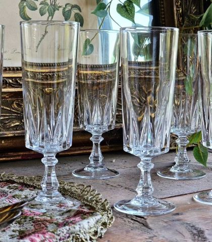Belles flûtes à champagne en cristal taillé cristal d'Arques