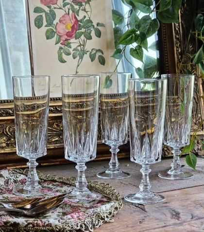Belles flûtes à champagne en cristal taillé cristal d'Arques